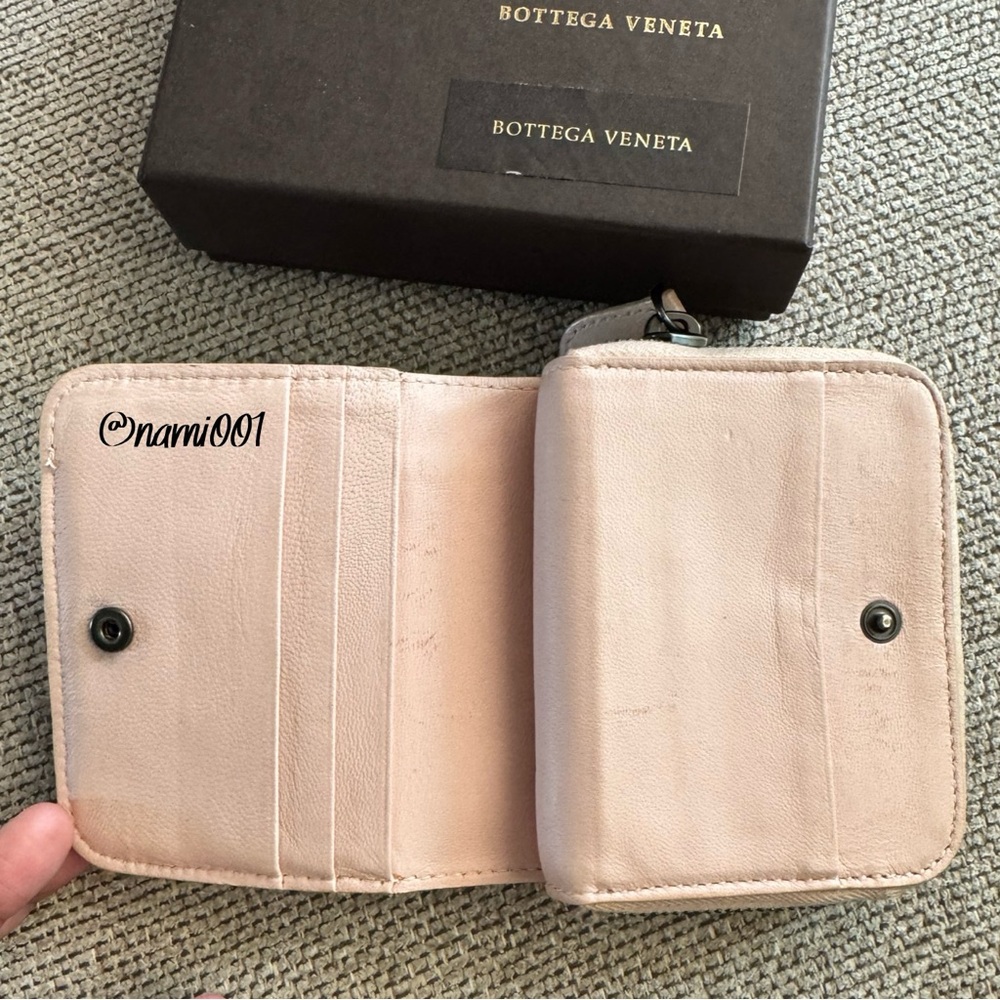 Bottega Veneta Blush Woven Leather Wallet - Picture 5 of 11
